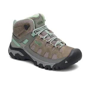 Stay cool on warm trails with Keen Targhee Vent Mid Hiking Boots – Women’s Fumo Quiet Green, built for breathability, comfort, and grip.